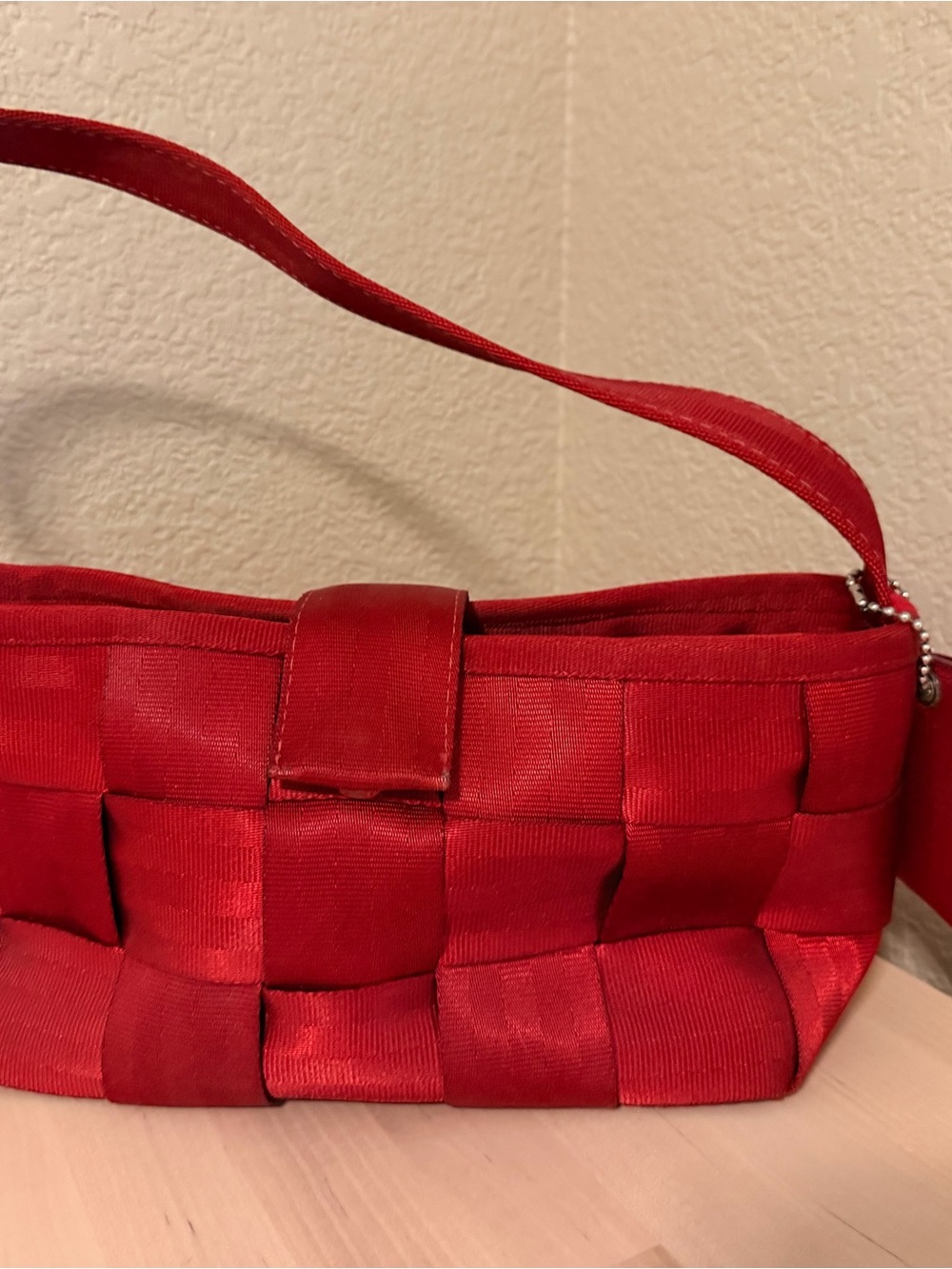 Harvey’s seatbelt bag